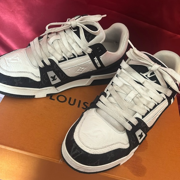 LV SHOES - Picture 3 of 7